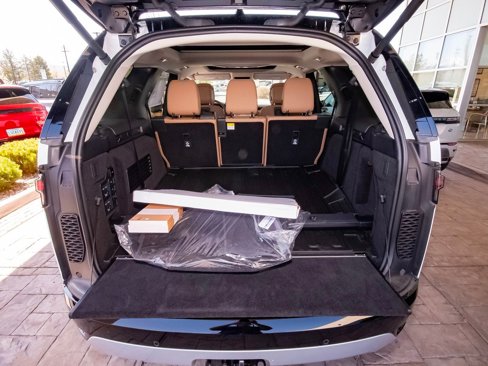 New 2025 Land Rover Discovery Metropolitan Edition image 52