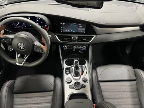 New 2025 Alfa Romeo Giulia AWD w/ Driving Assist Package image 17
