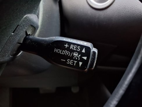 Used 2020 Toyota C-HR Limited image 16