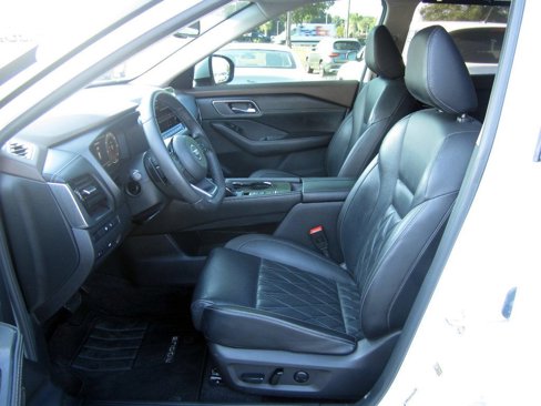 Used 2021 Nissan Rogue Platinum image 17