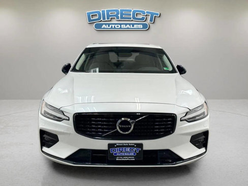 Used 2022 Volvo S60 B5 Momentum w/ Premium Package image 2