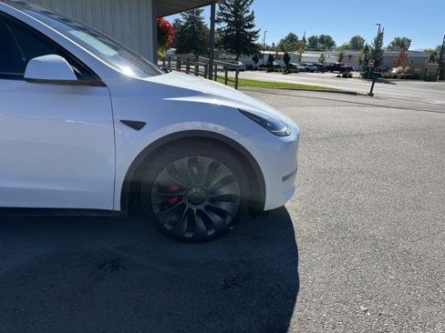 Used 2025 Tesla Model Y Performance image 13