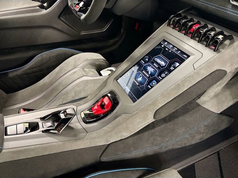 Used 2024 Lamborghini Huracan STO image 23