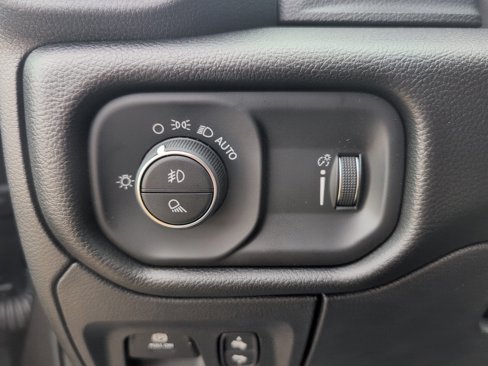 New 2025 RAM 1500 4x4 Crew Cab image 22