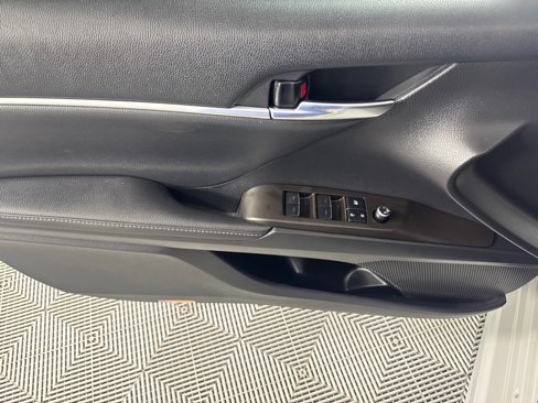Used 2023 Toyota Camry XSE image 12