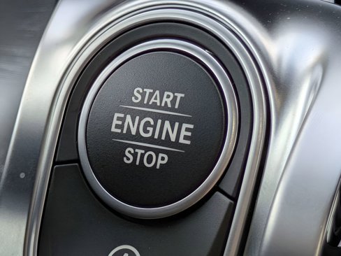 Used 2025 Mercedes-Benz GLB 250 image 32