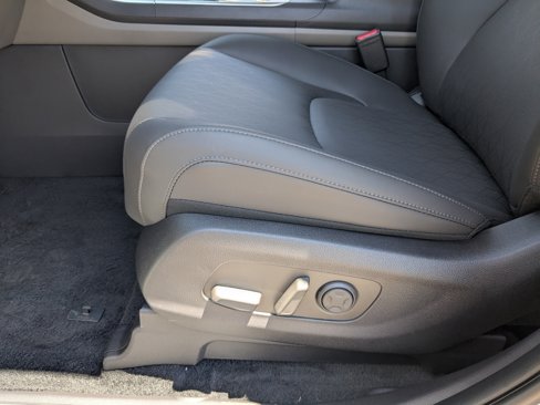 New 2026 Kia Carnival EX image 18