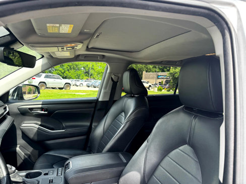 Used 2020 Toyota Highlander XLE image 14