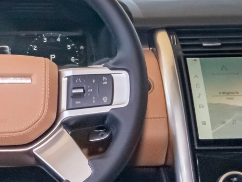 New 2025 Land Rover Discovery Metropolitan Edition image 16