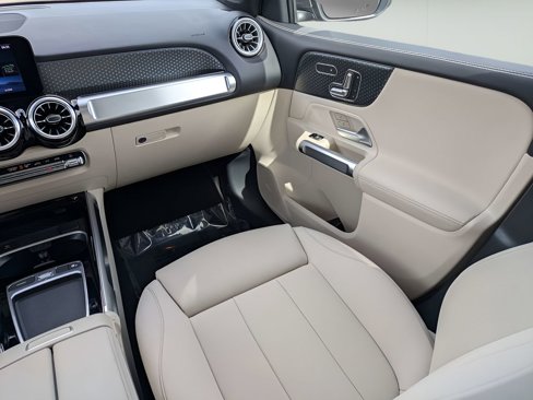 Used 2025 Mercedes-Benz GLB 250 image 17