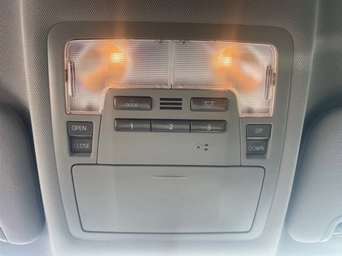 Used 2016 Toyota Highlander XLE image 16