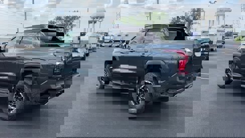 New 2026 Chevrolet Silverado EV Trail Boss image 7