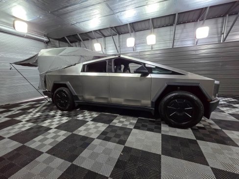 Used 2024 Tesla Cybertruck AWD Crew Cab image 9