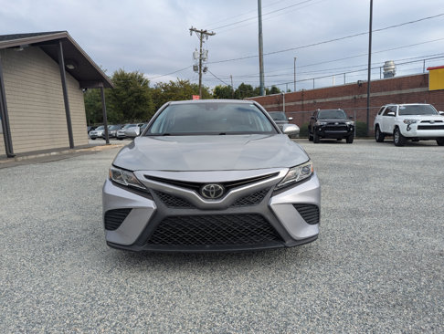 Used 2020 Toyota Camry SE image 2
