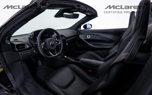Used 2025 McLaren Artura Spider image 20