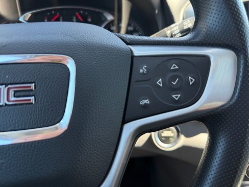 Used 2024 GMC Terrain SLE image 18