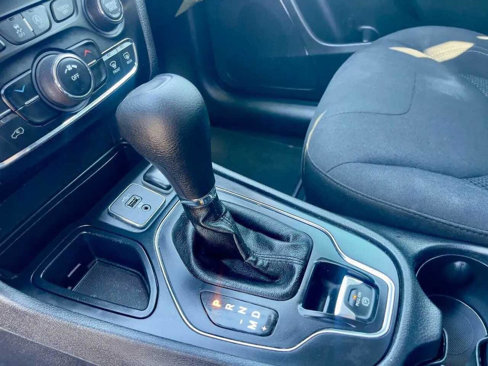 Used 2019 Jeep Cherokee Latitude w/ Popular Appearance Group image 20