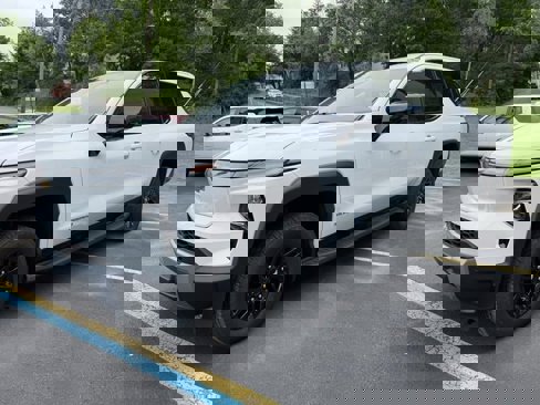 New 2025 Chevrolet Silverado EV LT image 6