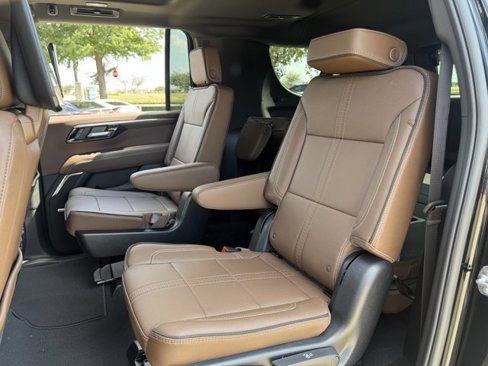 New 2026 Chevrolet Suburban High Country image 23