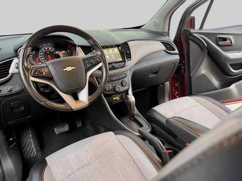 Used 2018 Chevrolet Trax LT w/ LT Convenience Package image 18