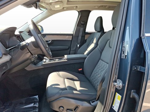 Certified 2025 Volvo XC90 B6 Plus image 13