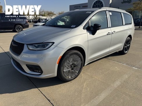 New 2026 Chrysler Pacifica Limited image 1