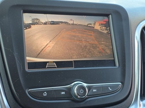 Used 2023 Chevrolet Equinox LT image 2