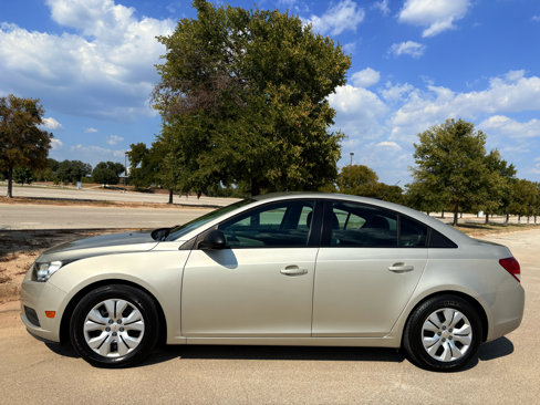 Used 2014 Chevrolet Cruze LS image 2