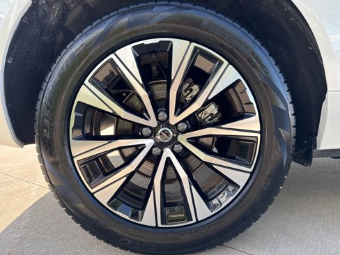 Certified 2025 Volvo XC60 B5 Plus image 11