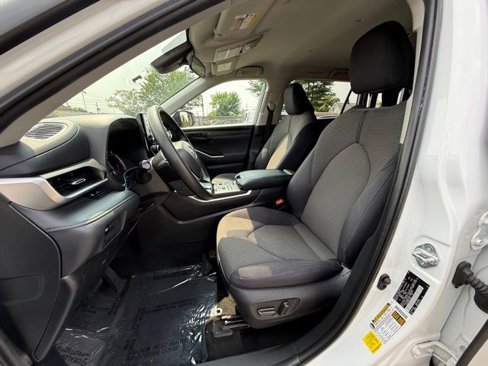 Used 2022 Toyota Highlander L image 22