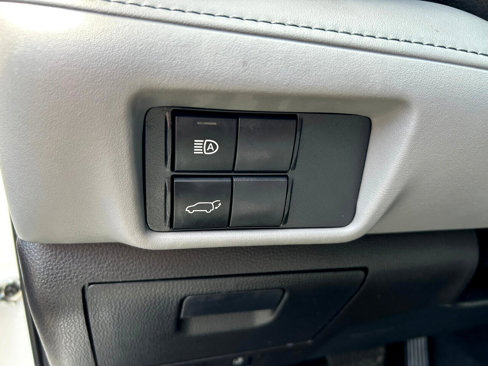 Used 2021 Toyota Highlander XLE image 13