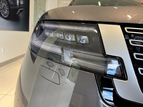 New 2025 Land Rover Range Rover Long Wheelbase SE image 9