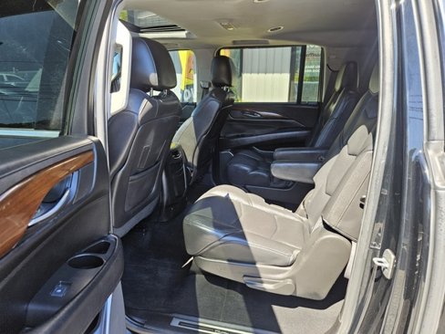 Used 2017 Cadillac Escalade ESV Luxury image 9