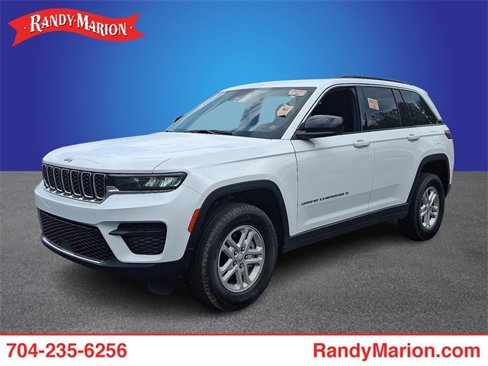 Used 2024 Jeep Grand Cherokee Laredo image 1