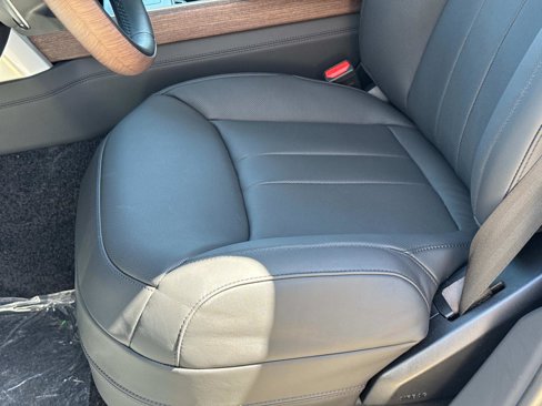 New 2025 Land Rover Range Rover SE image 18