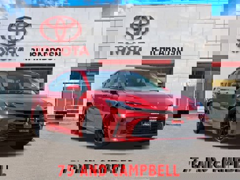 Used 2025 Toyota Camry LE image 1