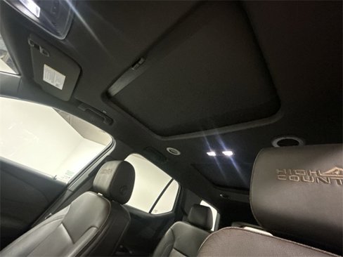 Used 2023 Chevrolet Traverse High Country image 16