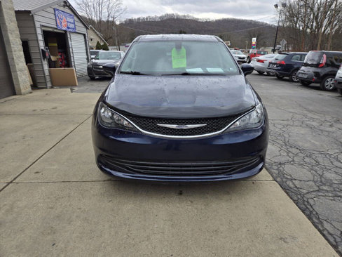 Used 2017 Chrysler Pacifica Touring image 3