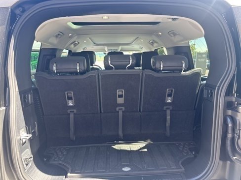 Certified 2023 Land Rover Defender 130 SE image 9