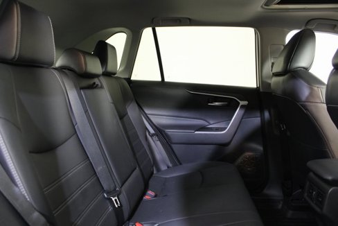 Used 2021 Toyota RAV4 XLE Premium image 9
