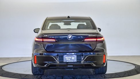 New 2026 BMW i7 eDrive50 w/ M Sport Package image 3
