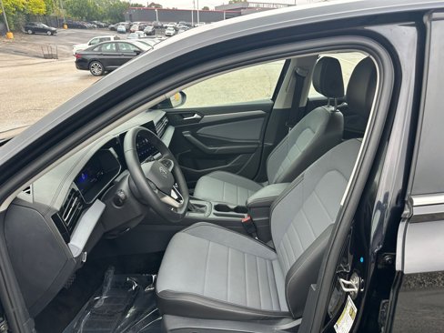 Used 2025 Volkswagen Jetta SE image 25