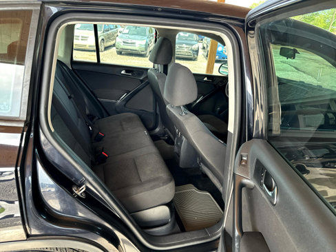 Used 2017 Volkswagen Tiguan S image 44