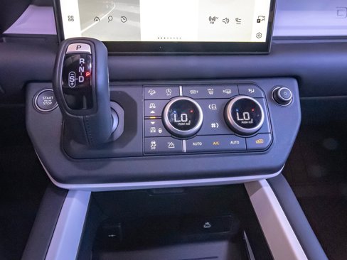New 2025 Land Rover Defender 110 S image 28