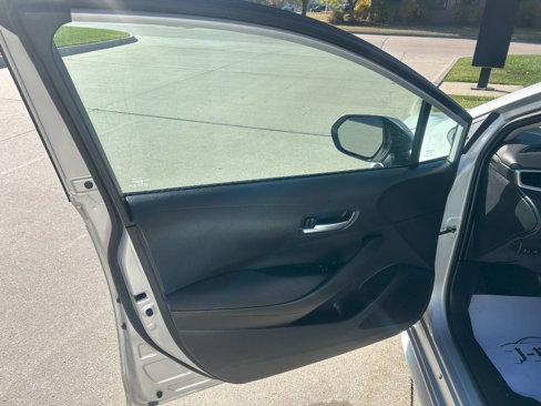 Used 2021 Toyota Corolla LE w/ Carpet Mat Package (TMS) image 34