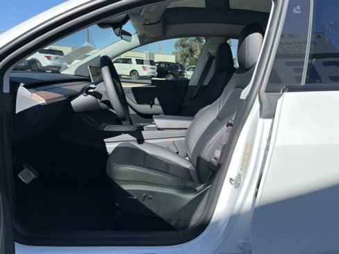 Used 2025 Tesla Model Y Performance image 25