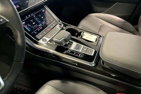 Certified 2025 Audi Q8 Premium image 17