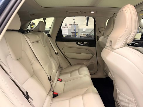 Used 2024 Volvo XC60 B5 Ultimate w/ Protection Package Premier image 26
