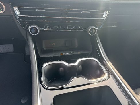 New 2026 Chevrolet Traverse LT w/ Sun and Wheel Package image 18