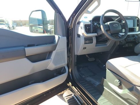 New 2026 Ford F350 4x4 Regular Cab Super Duty image 6